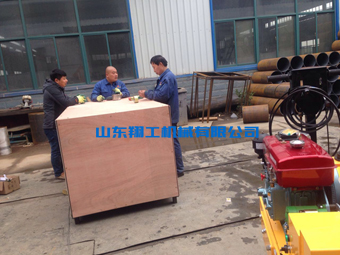 山東翔工機械小型壓路機發貨現場忙！