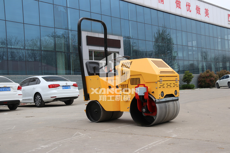 小型壓路機(jī)配重松動(dòng)的原因是什么？4個(gè)細(xì)節(jié)告訴你